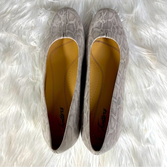 Trotters Doris Leather Pumps Grey Snake Print Sz. 10.5 - Picture 10 of 11